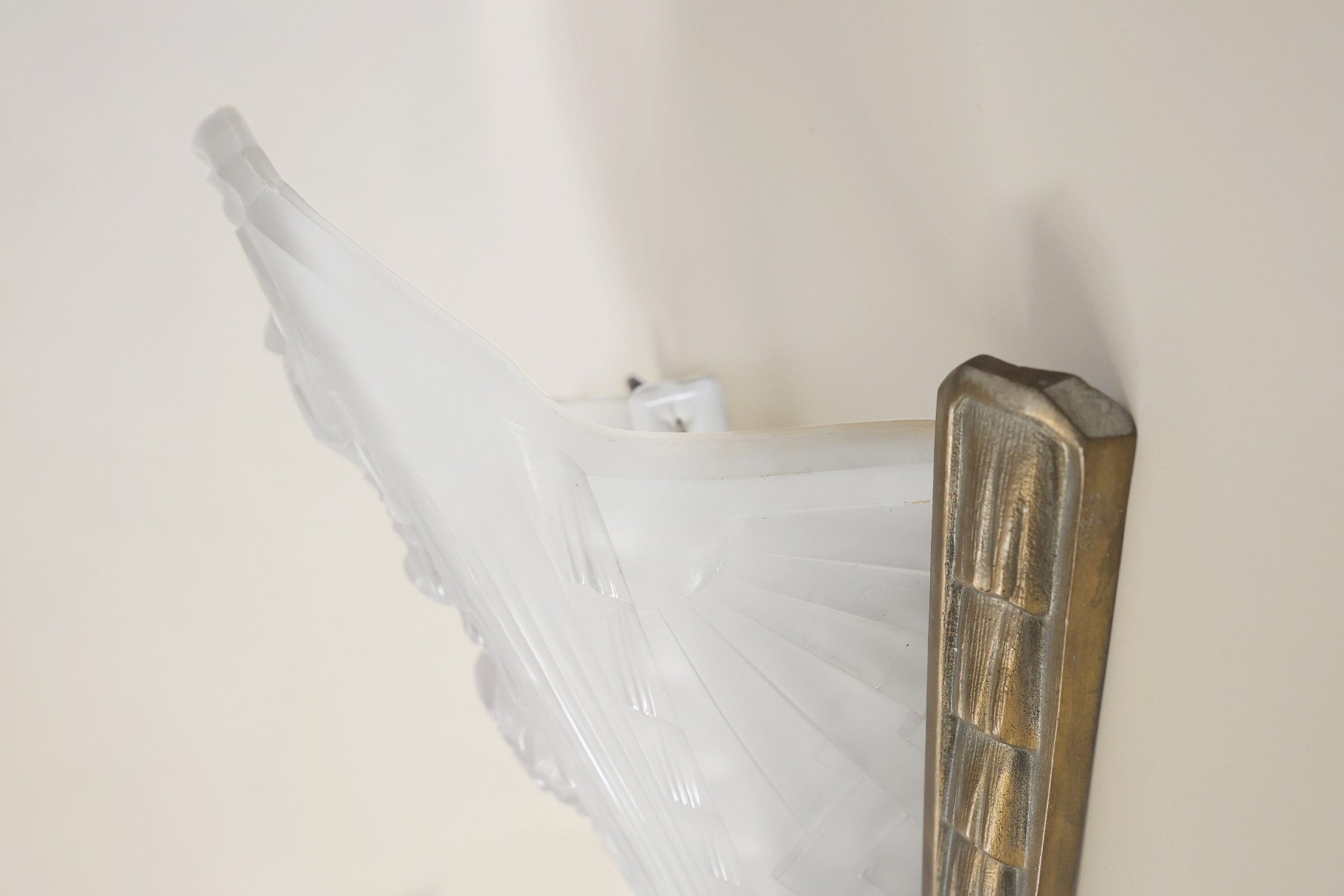 French Art Deco wall scone with frosted molded-pressed glass shade, 1920sthumbnail