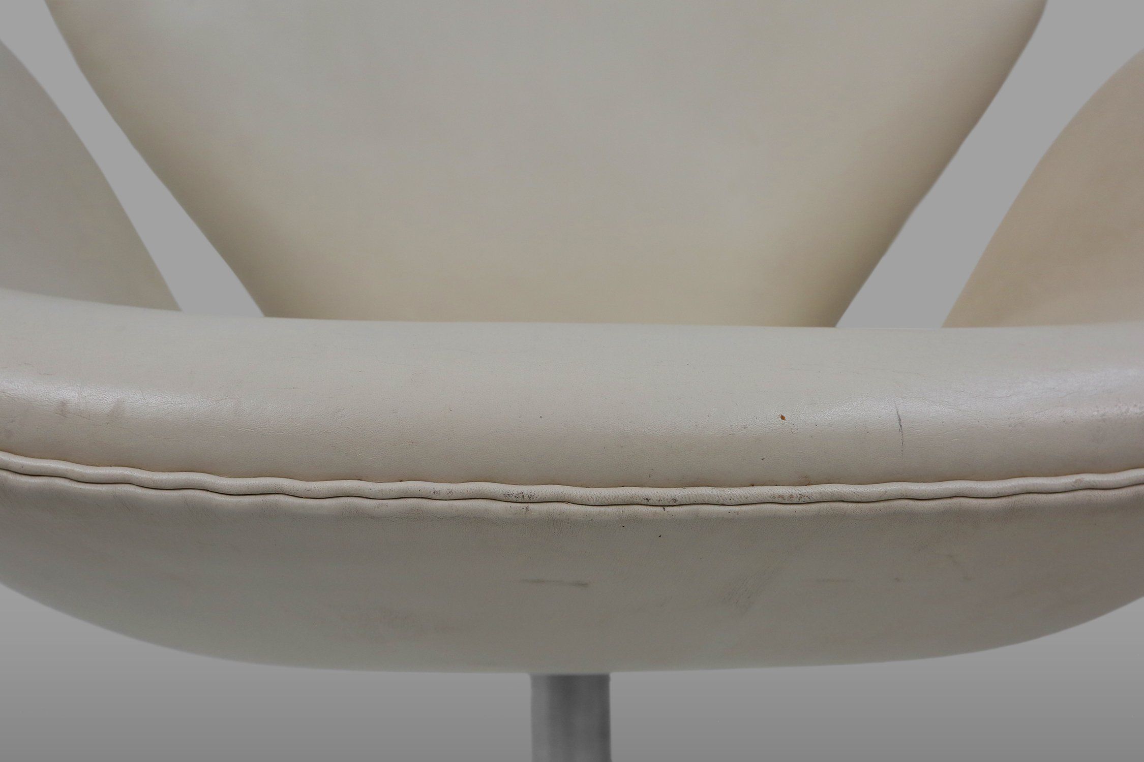 Set of Leather Swan Chairs by Arne Jacobsen for Fritz Hansen, Denmark 2006thumbnail