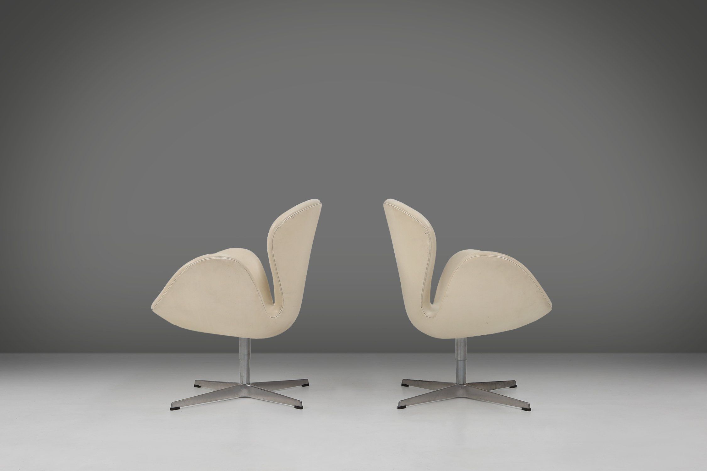 Set of Leather Swan Chairs by Arne Jacobsen for Fritz Hansen, Denmark 2006thumbnail