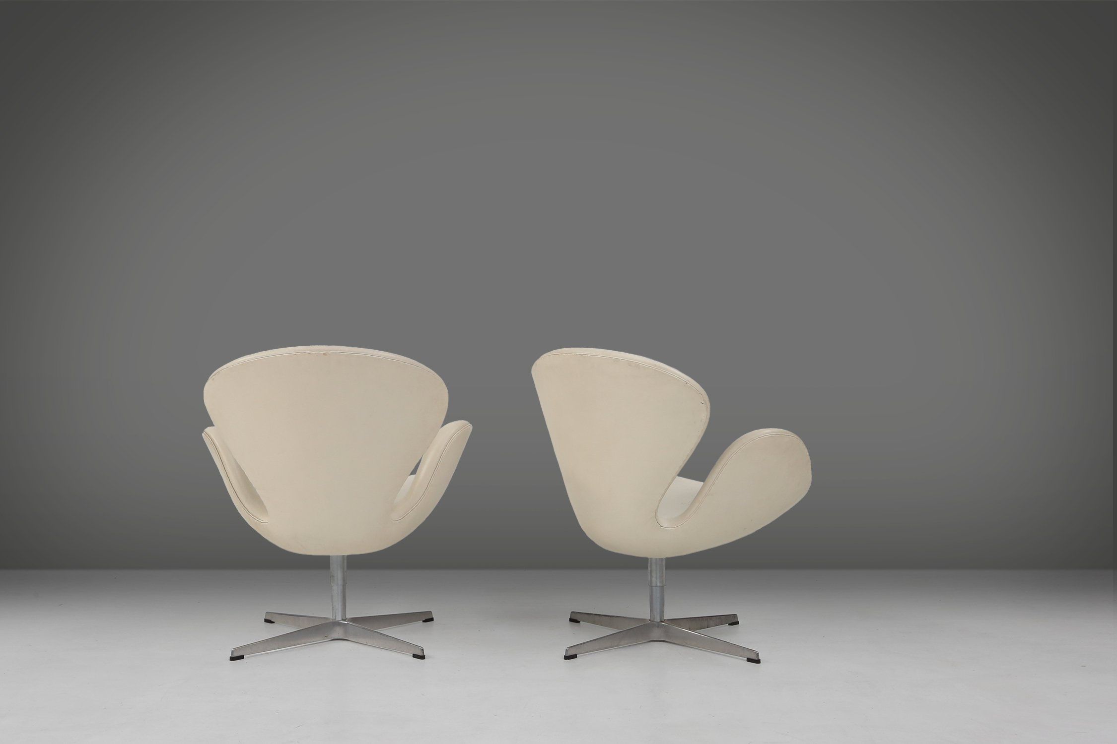 Set of Leather Swan Chairs by Arne Jacobsen for Fritz Hansen, Denmark 2006thumbnail
