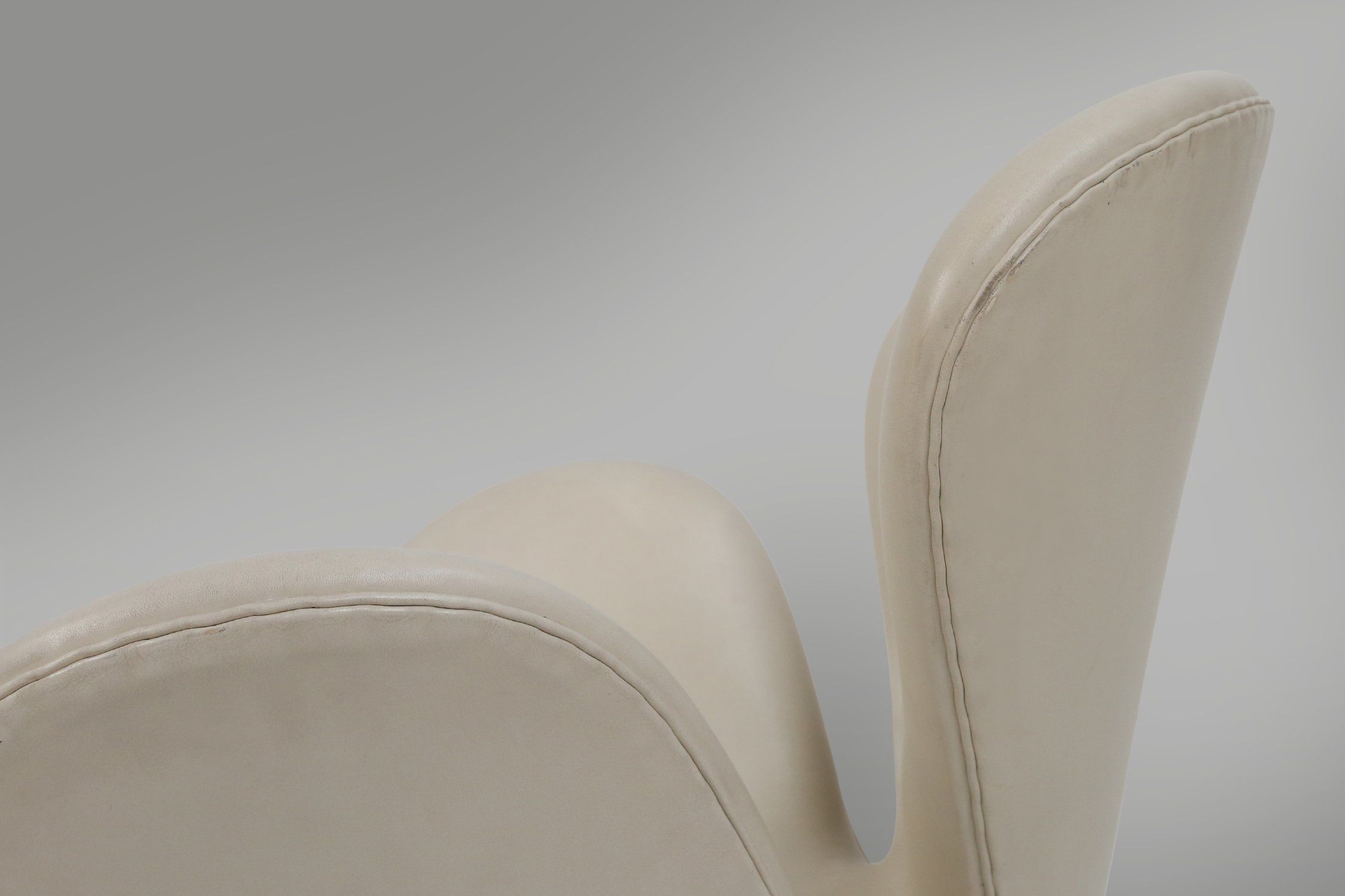 Set of Leather Swan Chairs by Arne Jacobsen for Fritz Hansen, Denmark 2006thumbnail